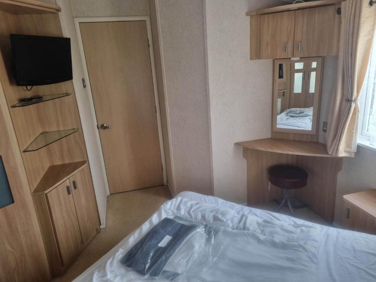 Отель 6 Berth Deluxe Ml7 On The Golden Palm Чапел-Сент-Леонардс Экстерьер фото